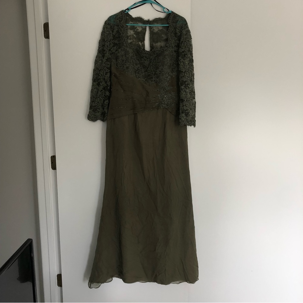 Alyce Paris Forest Green Lace Mother of the Bride/Groom Dress